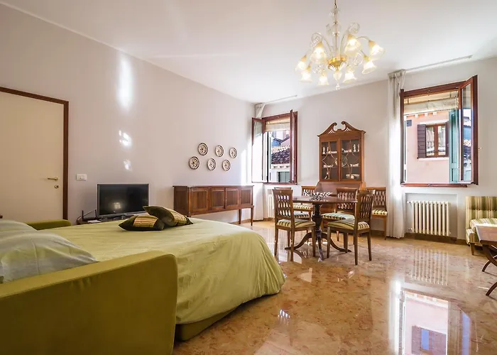 Rialto Bridge Big Apt With Lift By Lionhost